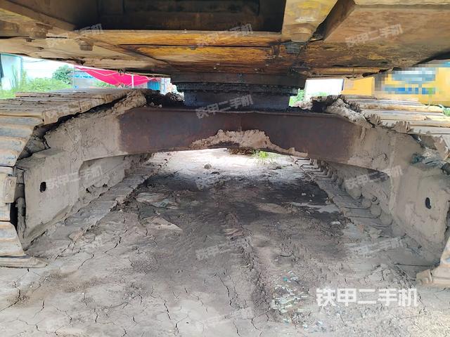 轉(zhuǎn)盤和下車架正前(工作和回轉(zhuǎn)裝置) 轉(zhuǎn)盤和下車架正前(工作和回轉(zhuǎn)裝置)