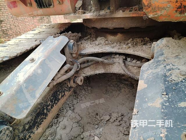 轉(zhuǎn)盤(pán)和下車(chē)架正前（工作和回轉(zhuǎn)裝置）