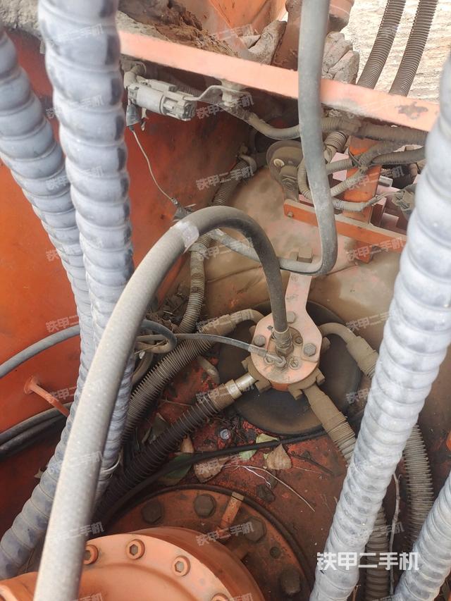 回轉(zhuǎn)馬達(dá)（上車部件）