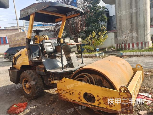 路捷重工YZD-5.0压路机的设备实拍-第4张实拍照片