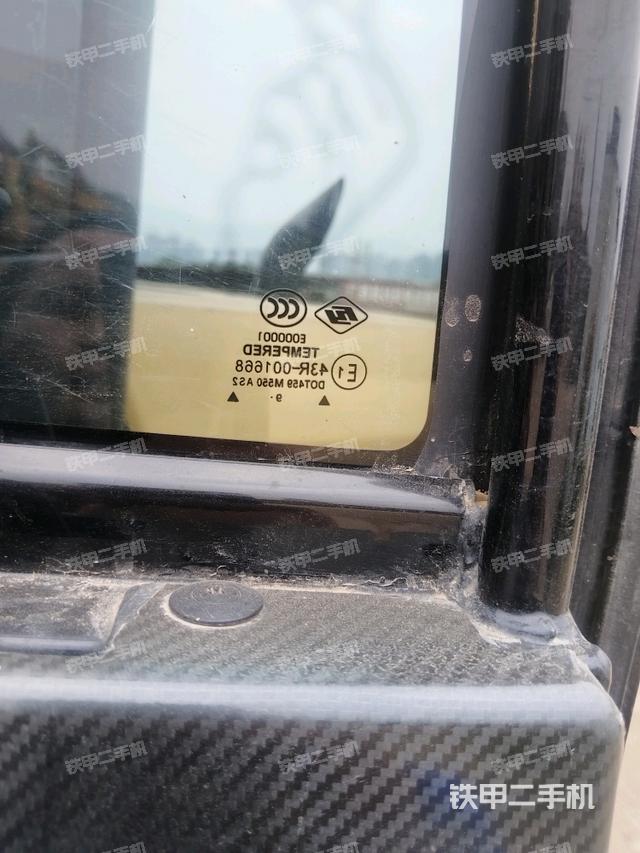 左后方玻璃角標(biāo)(駕駛室部分) 左后方玻璃角標(biāo)(駕駛室部分)