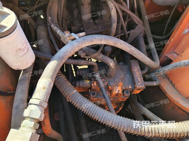 回轉(zhuǎn)馬達(dá)（上車部件）