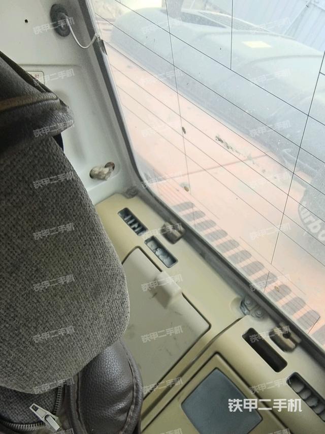 駕駛室正側(cè)（駕駛室部分）