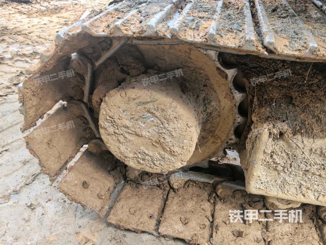 左驅(qū)動輪（行走機構(gòu)）