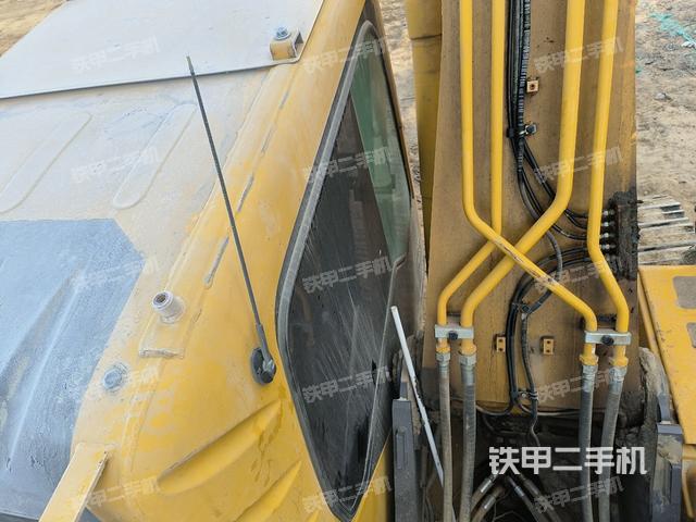 駕駛室頂部（整機外觀）