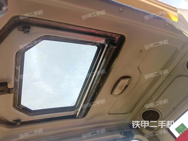 駕駛室頂部(整機(jī)外觀) 駕駛室頂部(整機(jī)外觀)