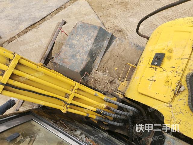 大臂背部俯視(工作和回轉(zhuǎn)裝置) 大臂背部俯視(工作和回轉(zhuǎn)裝置)