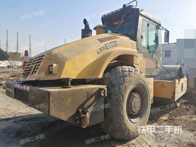 右后45°（壓路機(jī)整機(jī)外觀）