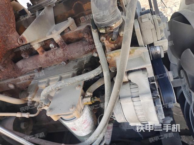 發(fā)動(dòng)機(jī)左側(cè)全景（壓路機(jī)發(fā)動(dòng)機(jī)艙）