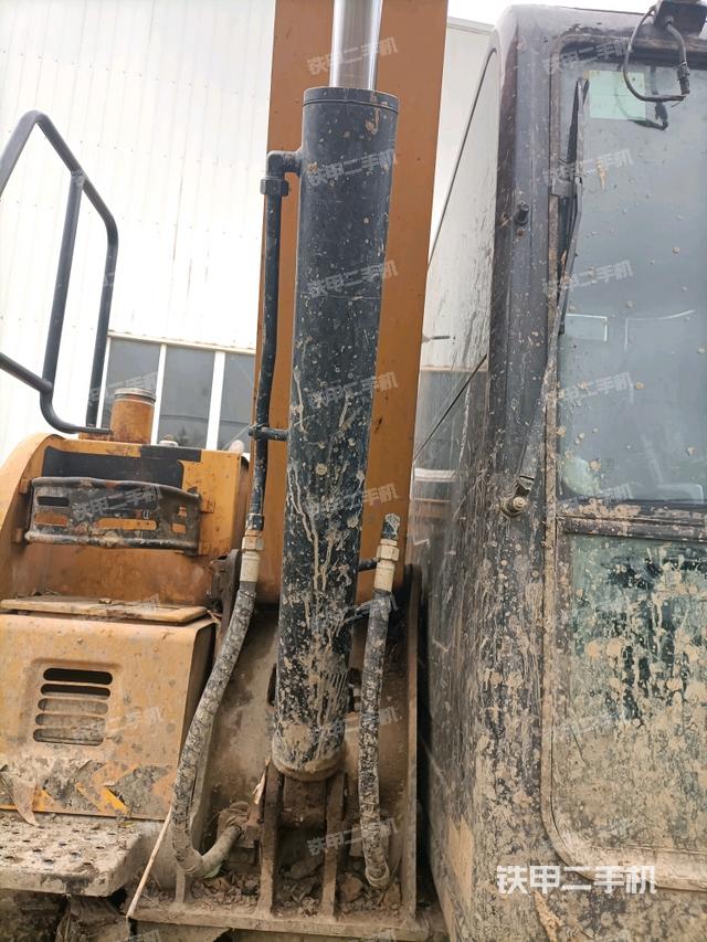 大臂根部?斜（工作和回轉(zhuǎn)裝置）