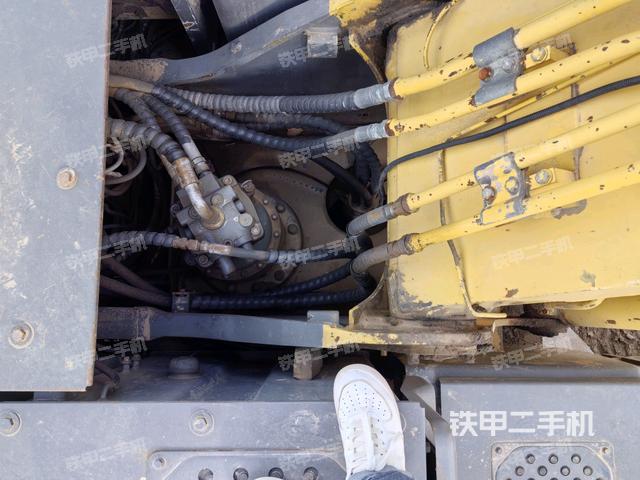 回轉(zhuǎn)馬達(dá)和主控閥(整機(jī)外觀) 回轉(zhuǎn)馬達(dá)和主控閥(整機(jī)外觀)