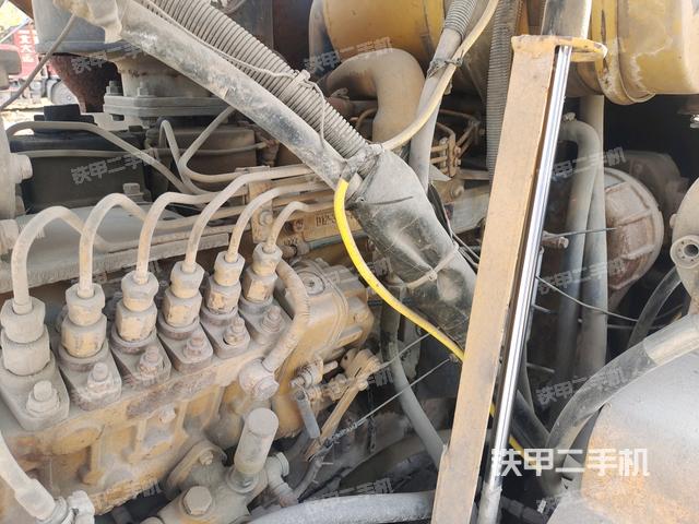 分動(dòng)箱或變速箱（壓路機(jī)發(fā)動(dòng)機(jī)艙）