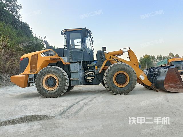 駕駛室操作臺（整機外觀及大件）