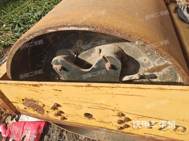 前輪左側(cè)減震塊連接及部件（壓路機前后車架）