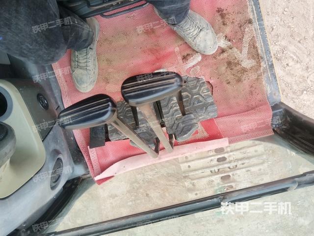 左后方玻璃角標(biāo)（駕駛室部分）