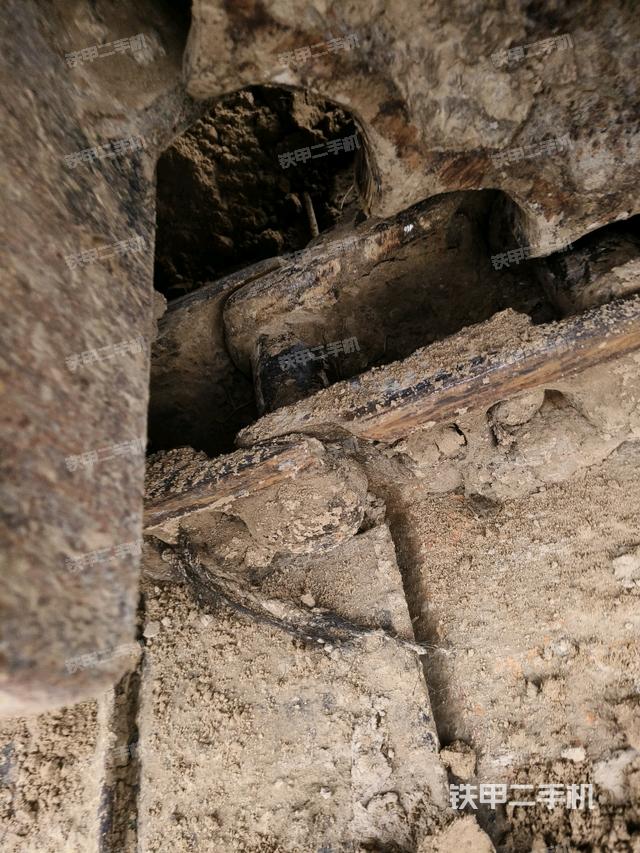 右側(cè)履帶整體（行走機構(gòu)）