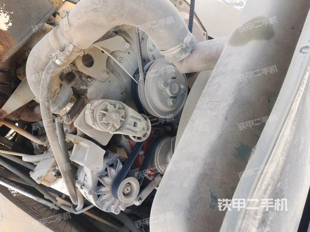 發(fā)動(dòng)機(jī)艙全景（壓路機(jī)發(fā)動(dòng)機(jī)艙）