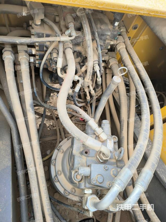 回轉(zhuǎn)馬達(dá)和主控閥（整機外觀）