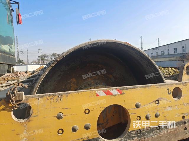 前車架正右側(cè)（壓路機(jī)前后車架）