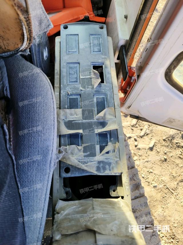 右側(cè)玻璃角標(biāo)（駕駛室部分）