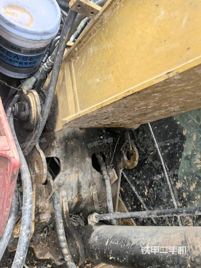 大臂根部?斜（工作和回轉(zhuǎn)裝置）