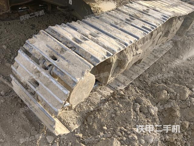 單側(cè)履帶整體(整機(jī)外觀) 單側(cè)履帶整體(整機(jī)外觀)
