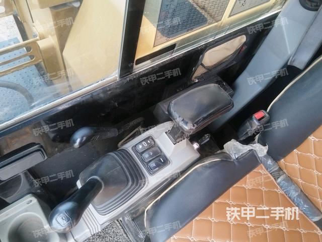 座椅右側(cè)控制臺(tái)/鑰匙門/油門/含右手柄(駕駛室部分) 座椅右側(cè)控制臺(tái)/鑰匙門/油門/含右手柄(駕駛室部分)