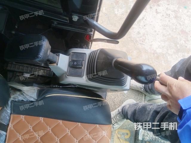 座椅左側(cè)控制臺(tái)/音響/含左手柄(駕駛室部分) 座椅左側(cè)控制臺(tái)/音響/含左手柄(駕駛室部分)