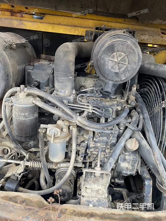 發(fā)動(dòng)機(jī)室（上車部件）