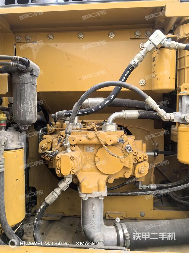 液壓泵艙室正面整體（整機(jī)外觀）