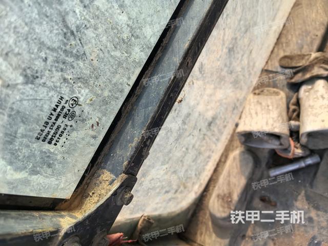 左后方玻璃角標(biāo)（駕駛室部分）