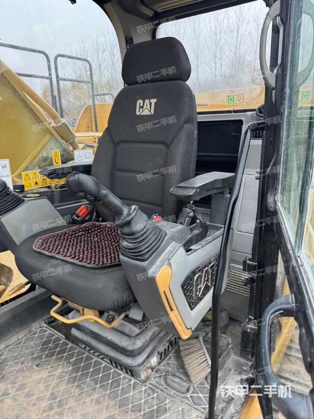 駕駛室整體（整機外觀）