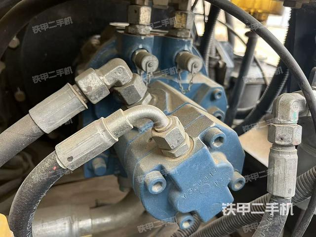 液壓泵艙室正面整體(整機(jī)外觀) 液壓泵艙室正面整體(整機(jī)外觀)