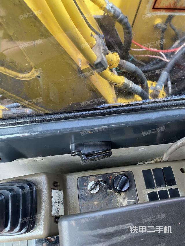 座椅右側(cè)控制臺(tái)/鑰匙門(mén)/油門(mén)/含右手柄（駕駛室部分）