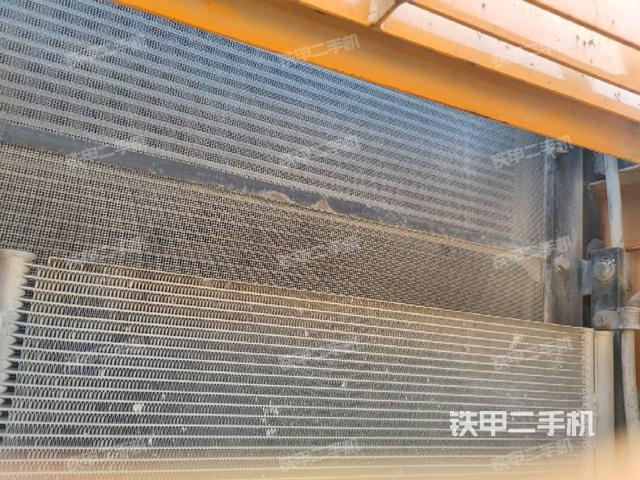 散熱器正面(大件艙室) 散熱器正面(大件艙室)