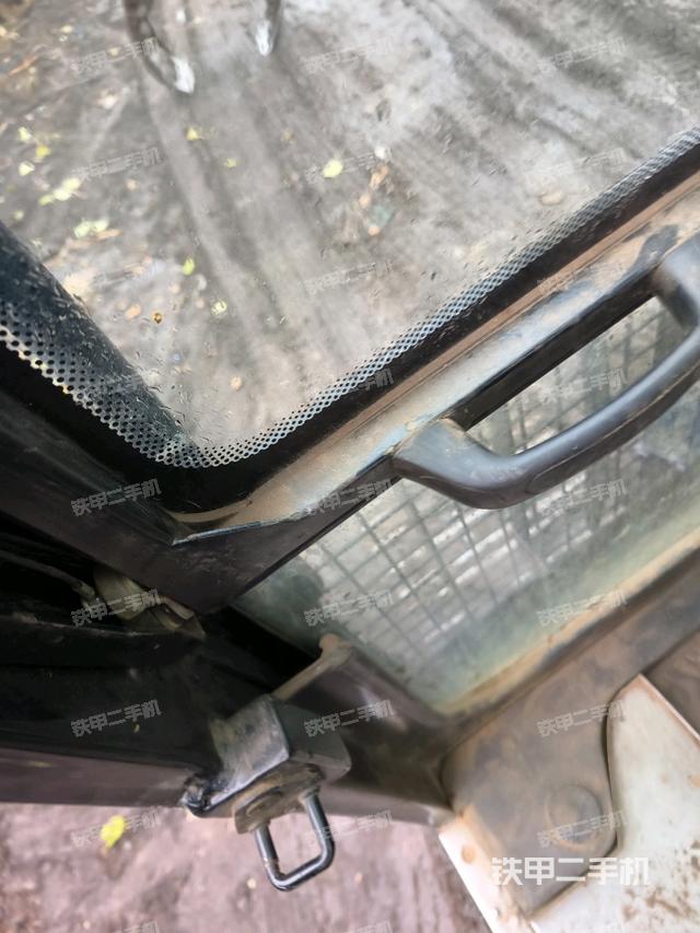 ?駕駛室正側(cè)（駕駛室部分）