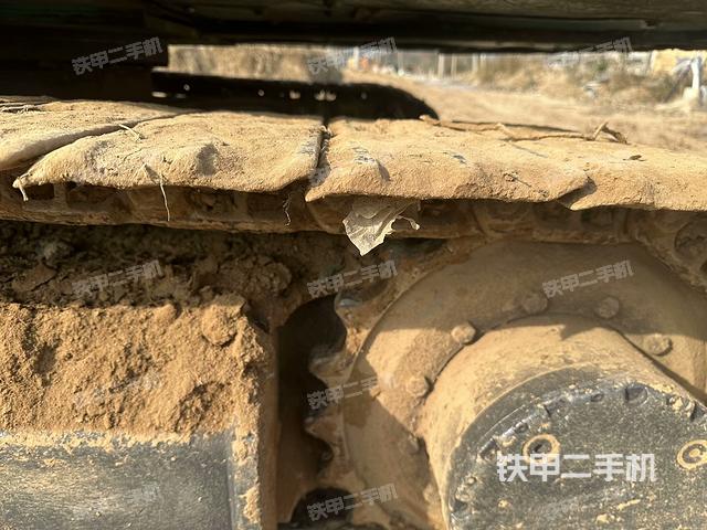 單側(cè)履帶整體(整機外觀) 單側(cè)履帶整體(整機外觀)