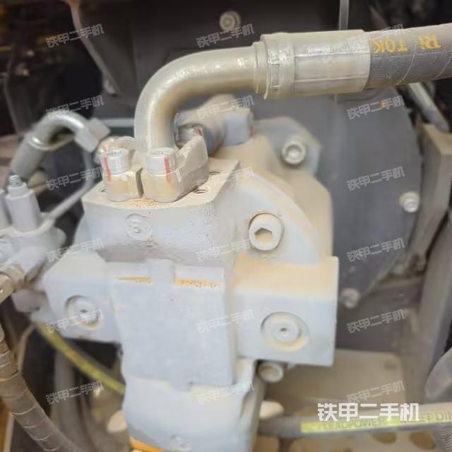 液壓泵艙室正面整體(整機外觀) 液壓泵艙室正面整體(整機外觀)