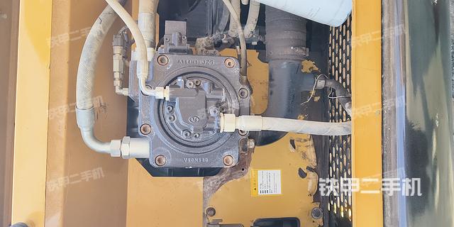 液壓泵艙室正面整體（整機(jī)外觀）