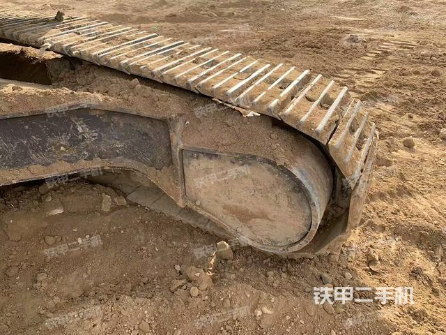 單側履帶整體(整機外觀) 單側履帶整體(整機外觀)