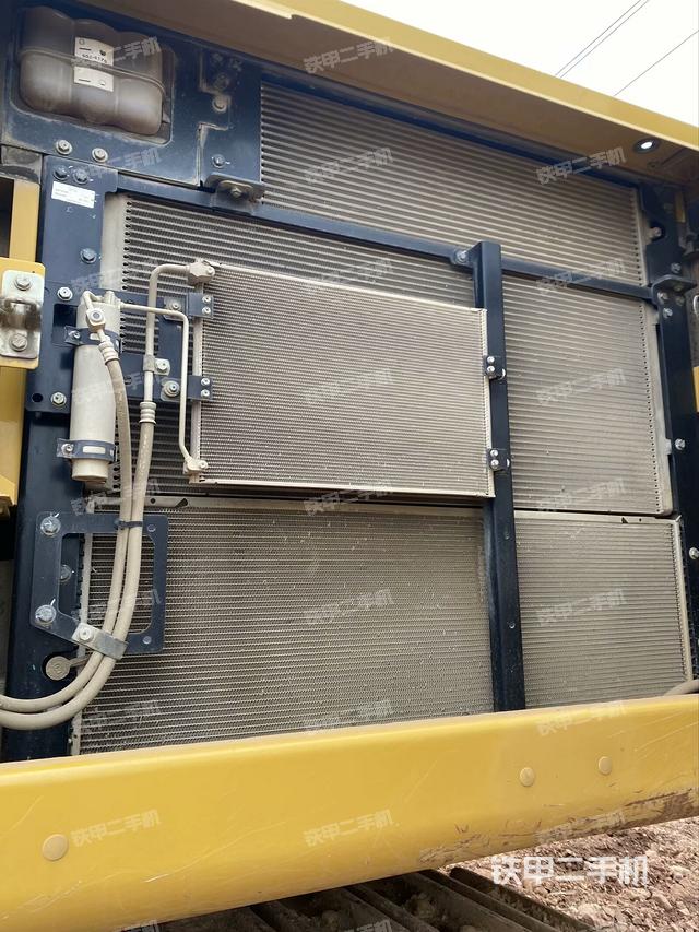 散熱器正面（大件艙室）