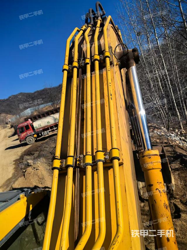 駕駛室頂部（整機外觀）