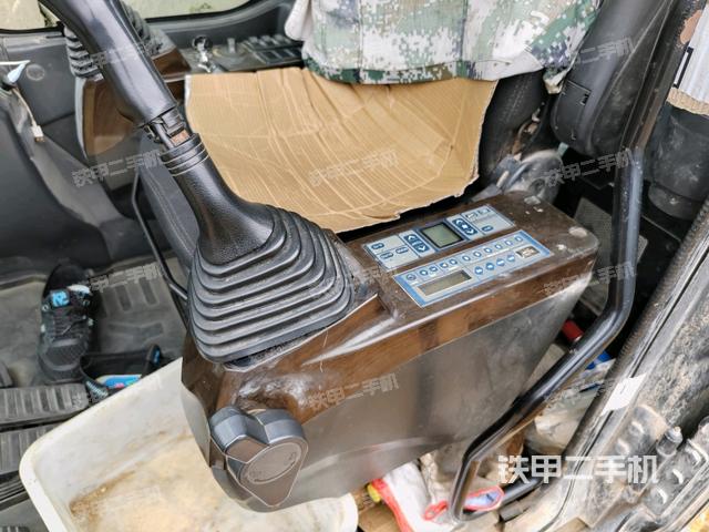 座椅左側(cè)控制臺(tái)/音響/含左手柄（駕駛室部分）