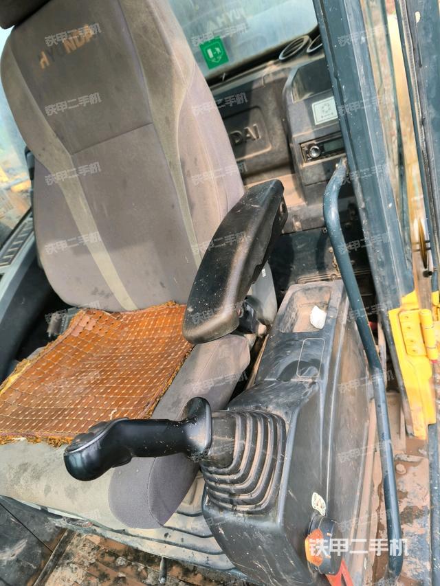 座椅左側(cè)控制臺(tái)/音響/含左手柄（駕駛室部分）