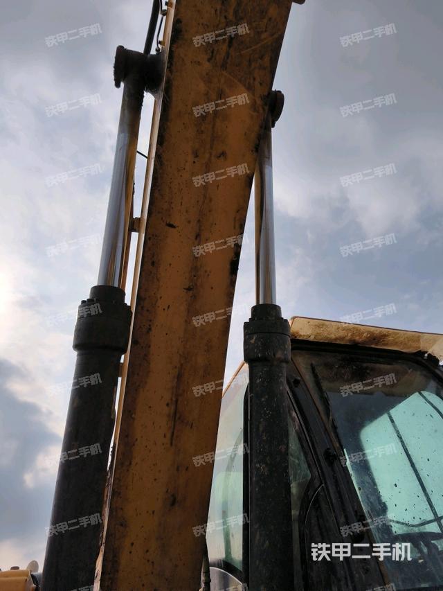 大臂油缸整體?豎拍（工作和回轉(zhuǎn)裝置）