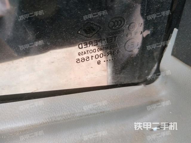 左后方玻璃角標（駕駛室部分）