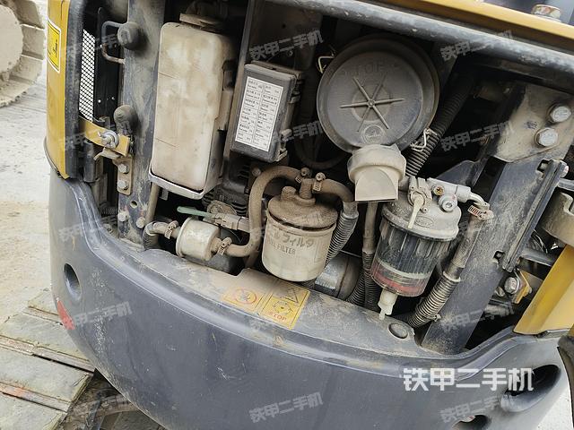 液壓泵艙室正面整體(整機(jī)外觀) 液壓泵艙室正面整體(整機(jī)外觀)