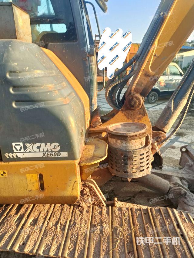 轉(zhuǎn)盤(pán)和下車(chē)架正前（工作和回轉(zhuǎn)裝置）