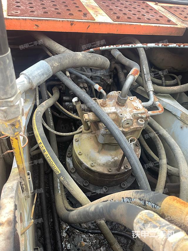 回轉(zhuǎn)馬達(dá)和主控閥（整機(jī)外觀）