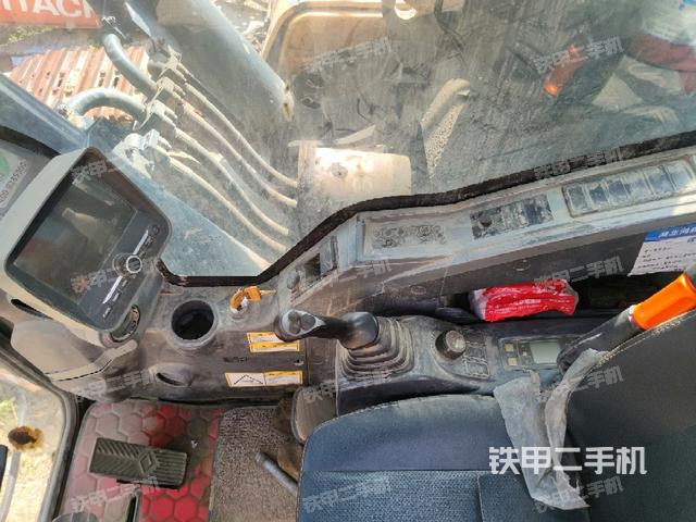 座椅右側(cè)控制臺(tái)/鑰匙門/油門/含右手柄(駕駛室部分) 座椅右側(cè)控制臺(tái)/鑰匙門/油門/含右手柄(駕駛室部分)